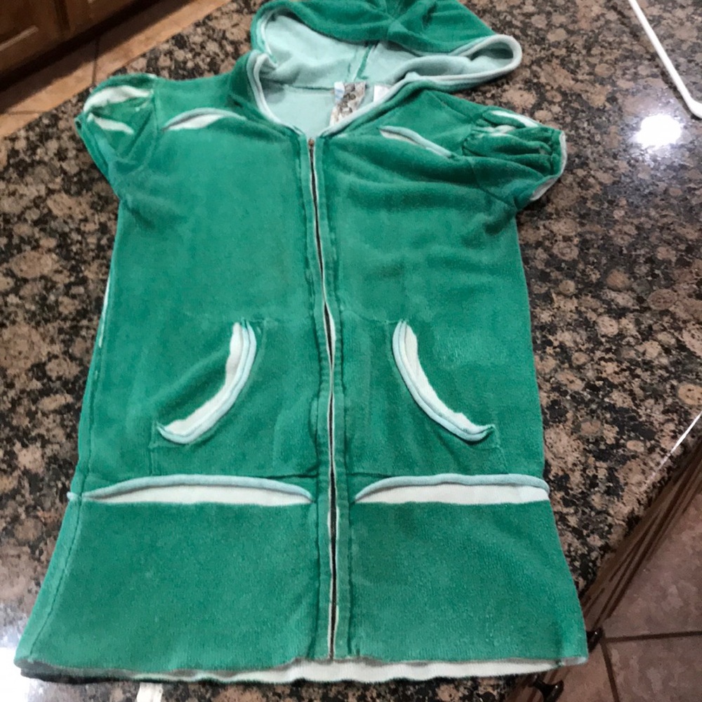Short sleeve zipper hoodie
